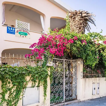 فندق مبيت وإفطار Sos Manneddos بوسادا