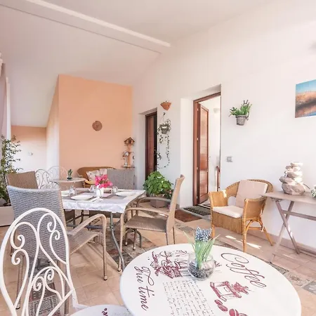 Sos Manneddos Oda ve Kahvaltı 3*